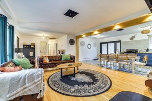 House (4 Bedrooms) | Interior