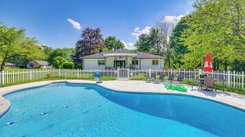 House (4 Bedrooms) | Front of property