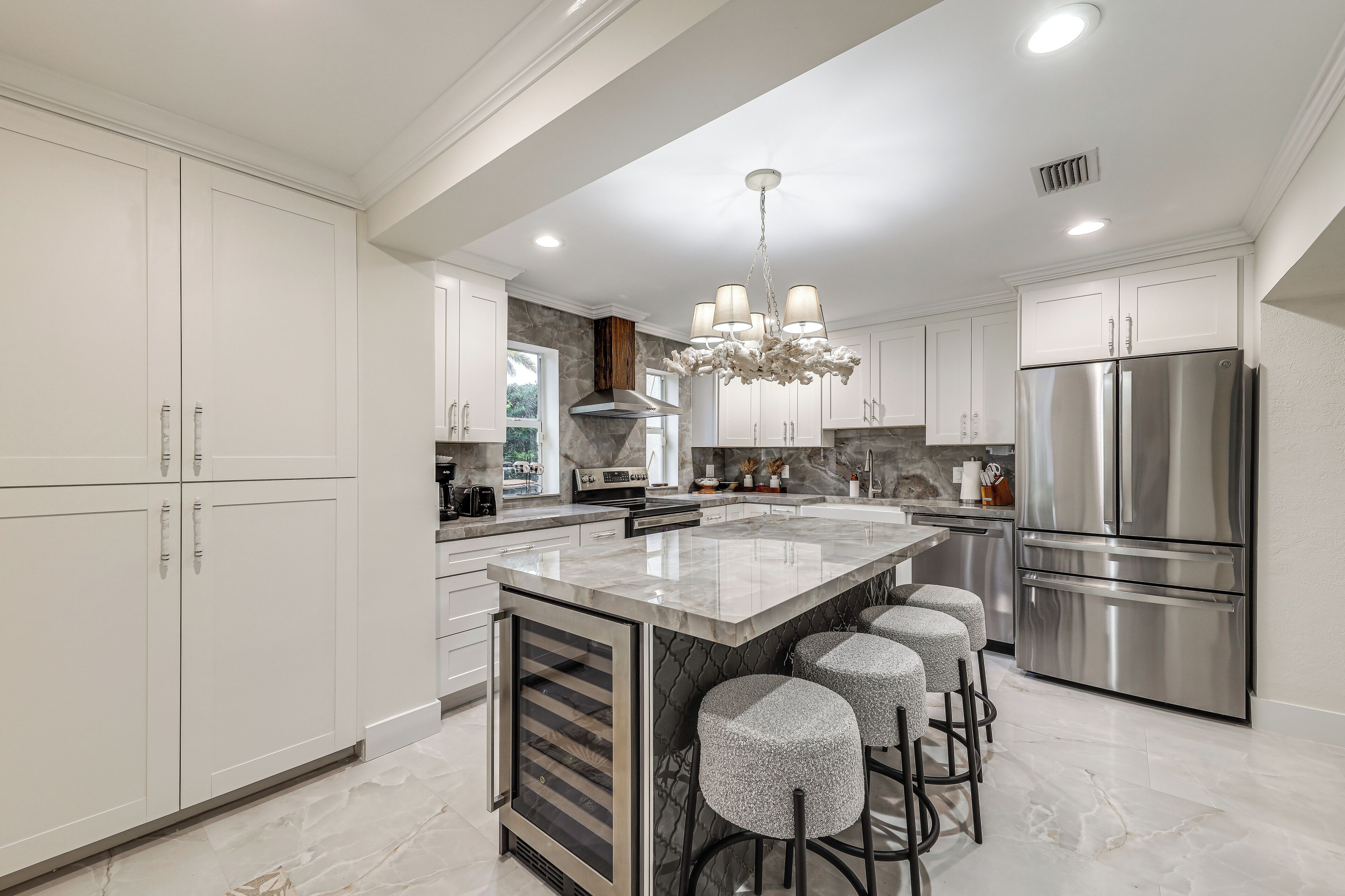 House (5 Bedrooms) | Interior