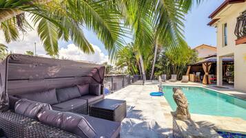 House (5 Bedrooms) | Interior