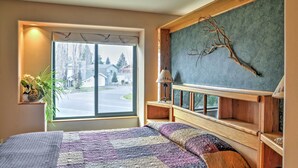 4 bedrooms, iron/ironing board, free cots/infant beds, bed sheets - Spacious Lake Tahoe Waterfront Retreat w/ Hot Tub! (South Lake Tahoe)