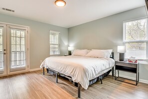 House (3 Bedrooms) | Interior - Sleek + Spacious Home ~ 6 Mi to Downtown Atlanta! (Atlanta)