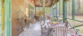 Tranquil Fairmont Studio w/ Patios - Pets Welcome!