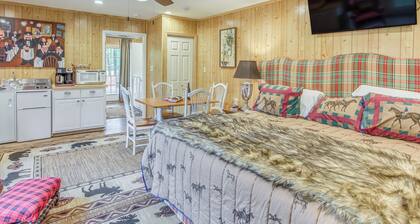 Tranquil Fairmont Studio w/ Patios - Pets Welcome!