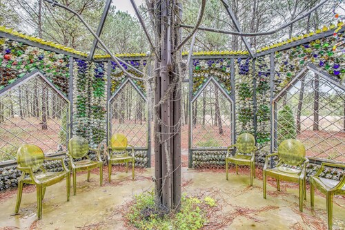 Tranquil Fairmont Studio w/ Patios - Pets Welcome!