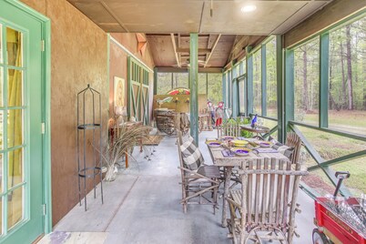 Tranquil Fairmont Studio w/ Patios - Pets Welcome!