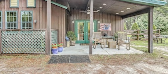 Tranquil Fairmont Studio w/ Patios - Pets Welcome!