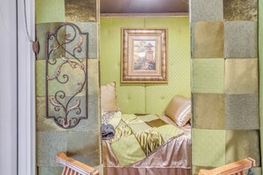 Apartment (0 Bedroom) | Interior