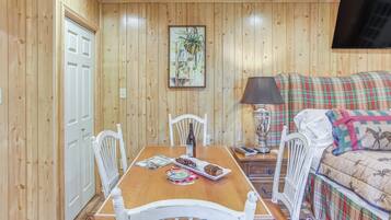 Apartment (0 Bedroom) | Interior