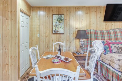 Tranquil Fairmont Studio w/ Patios - Pets Welcome!