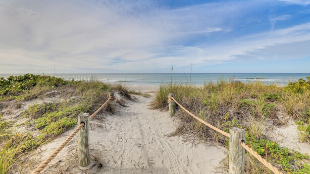 A sandy beach path with wooden posts and rope barriers leading to the ocean. - Siesta Keys Home w/ Deck Half Mile to Turtle Beach (Siesta Key)