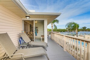 Apartment (2 Bedrooms) | Interior - Siesta Keys Home w/ Deck Half Mile to Turtle Beach (Siesta Key)