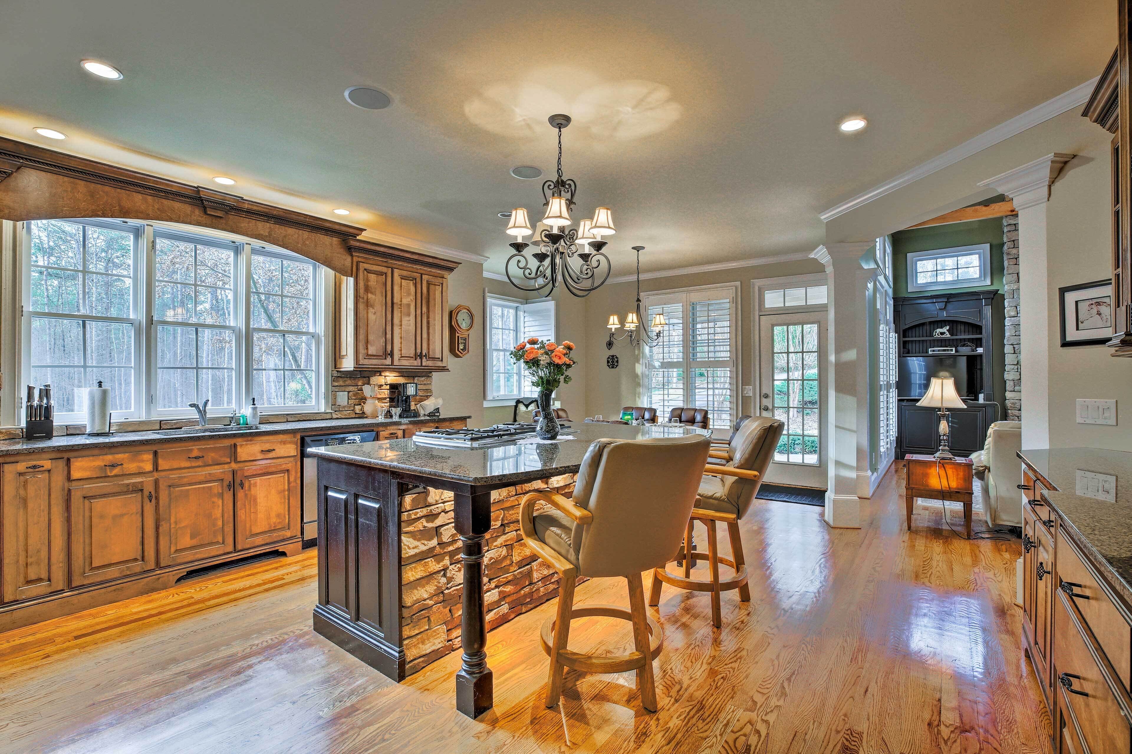 House (6 Bedrooms) | Interior