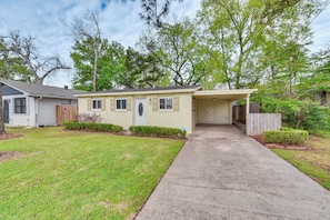 House (2 Bedrooms) | Interior - Baton Rouge Home w/ Private Patio: 2 Mi to Lsu! (Baton Rouge)