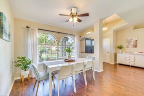 House (4 Bedrooms) | Interior