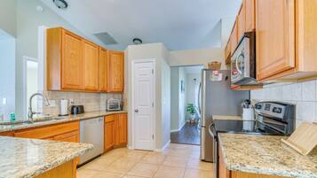 House (4 Bedrooms) | Interior