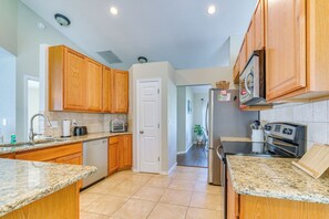 House (4 Bedrooms) | Interior