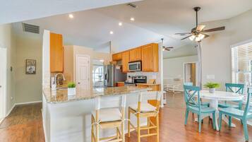 House (4 Bedrooms) | Interior