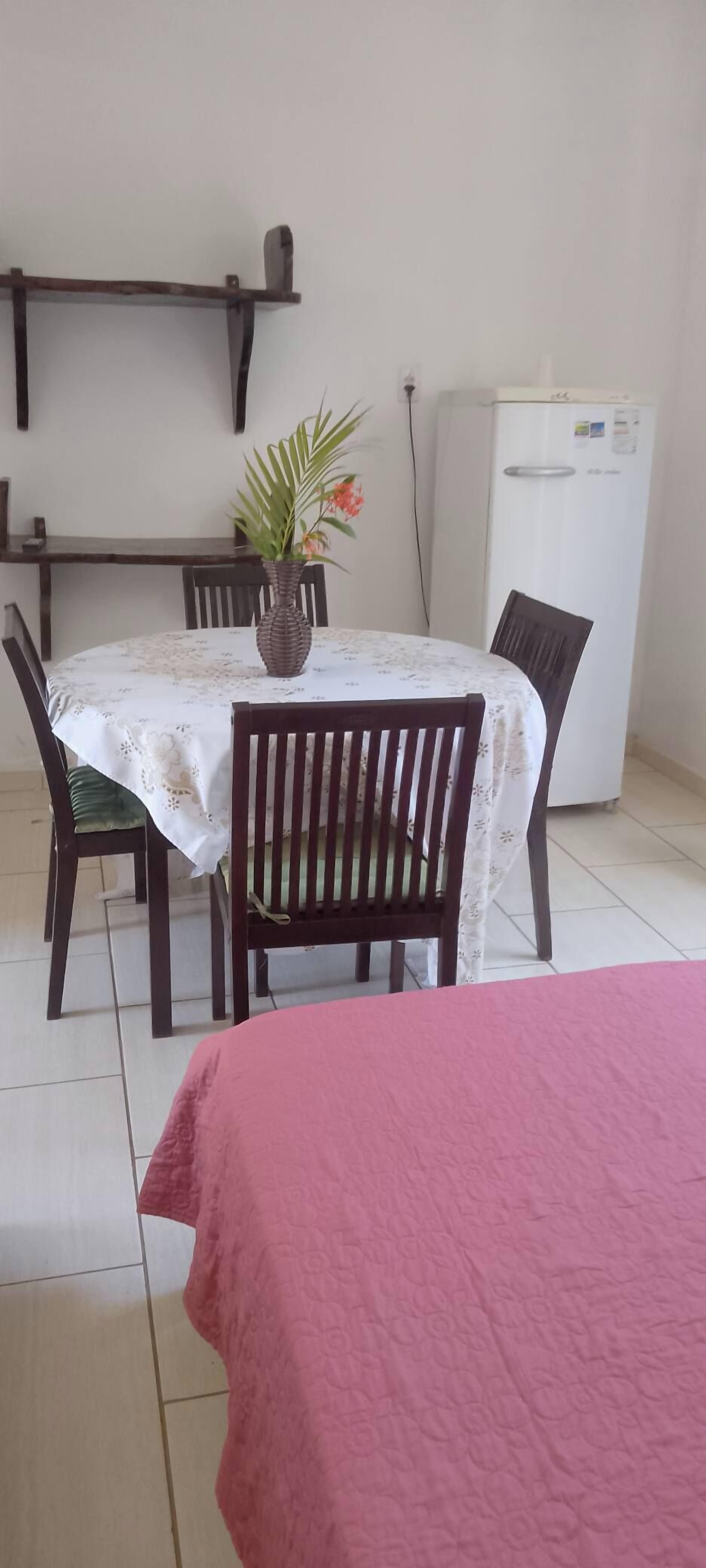 Hypoallergeen beddengoed, een minibar, een laptopwerkplek