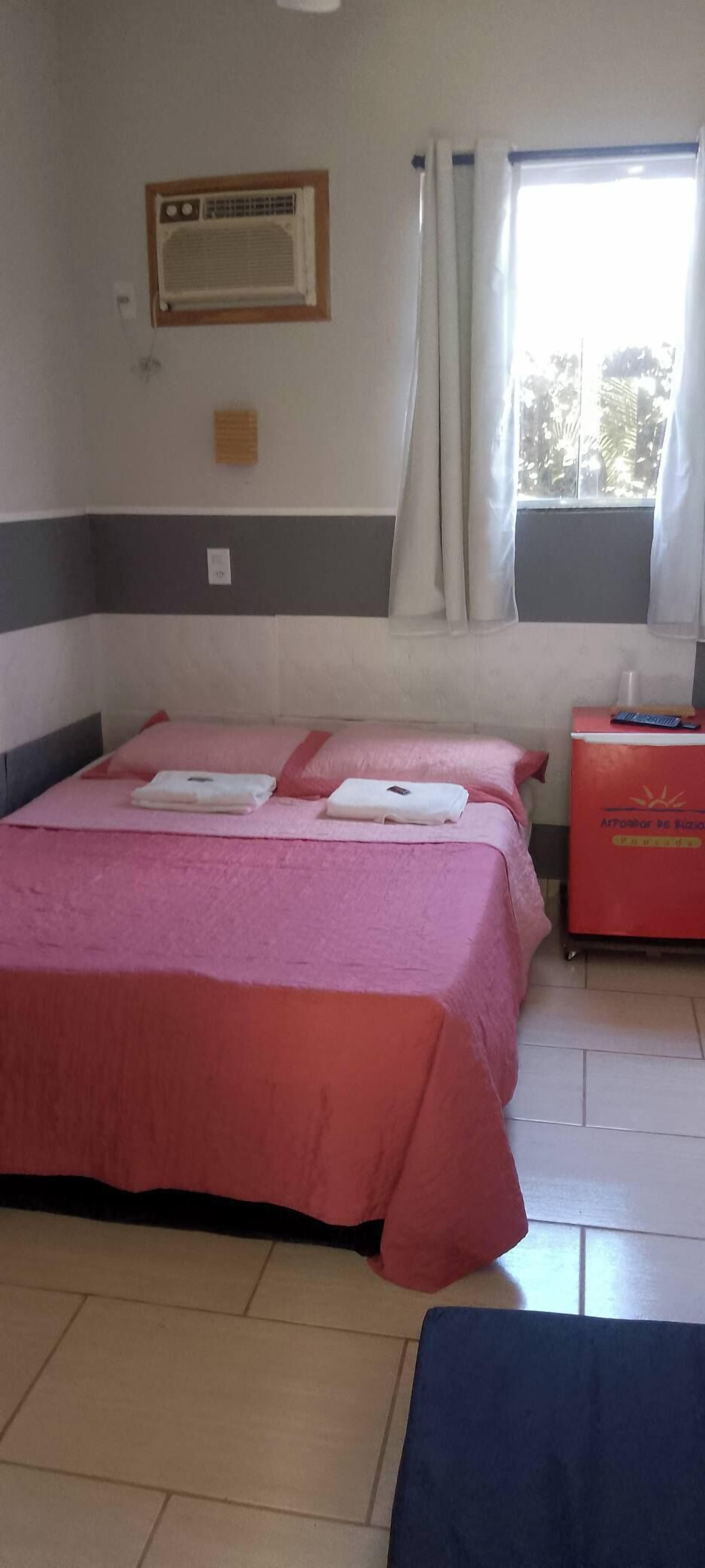 Comfort studio suite, 1 tweepersoonsbed, uitzicht op zwembad | Hypoallergeen beddengoed, een minibar, een laptopwerkplek