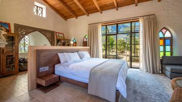 Stuga Standard | Allergitestade sängkläder, minibar och strykjärn/strykbräda