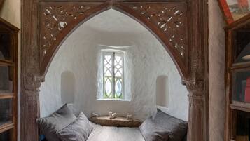 Standard Cottage | Hypo-allergenic bedding, minibar, iron/ironing board, free WiFi
