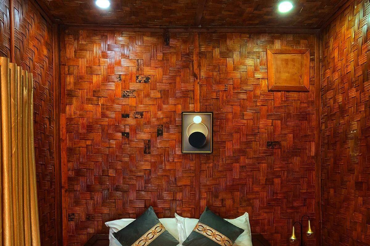 Free WiFi, wheelchair access