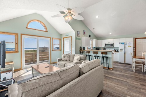 Islander: Oceanfront | Hot Tub | Dog-Friendly