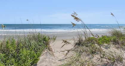 Islander: Oceanfront | Hot Tub | Dog-Friendly