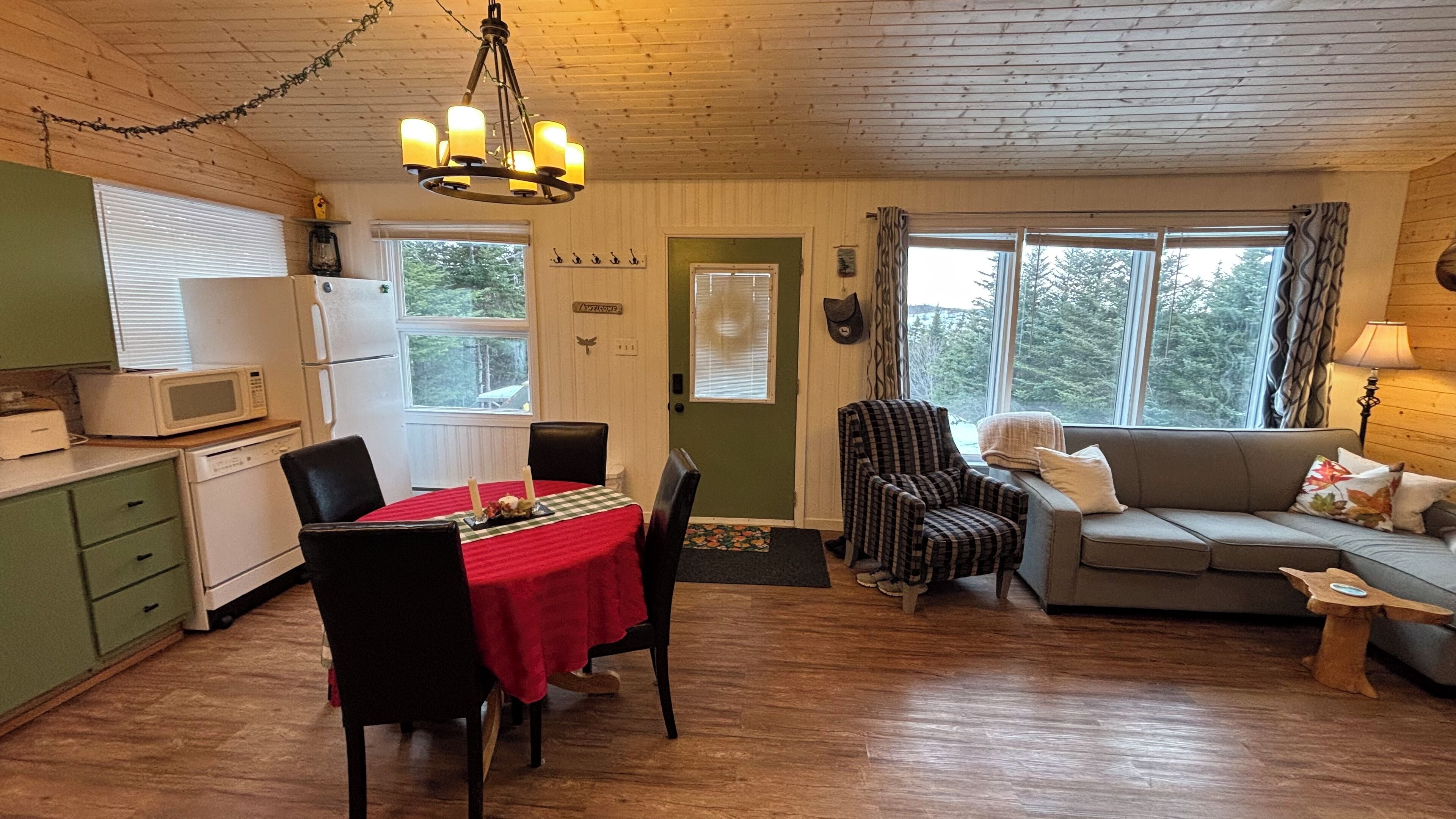 Téléviseur connecté, foyer, livres, sélection de musique