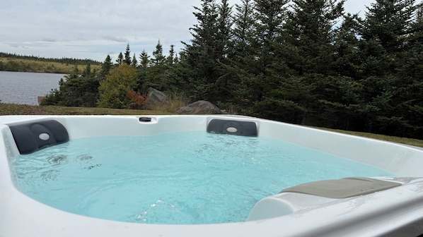 Bañera de hidromasaje al aire libre