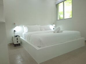 Superior Studio, 1 King Bed, Kitchen, Beachfront | 1 bedroom, Egyptian cotton sheets, premium bedding, Select Comfort beds