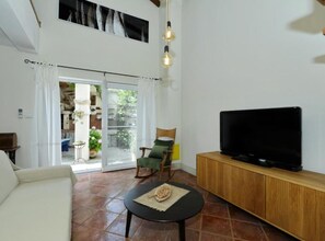 ทีวีจอแบน 32 นิ้ว พร้อมช่องดาวเทียม