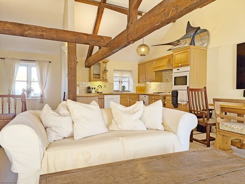 A town house that sleeps 6 guests  in 3 bedrooms