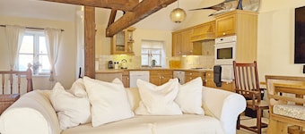 A town house that sleeps 6 guests in 3 bedrooms