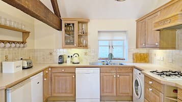 Fridge, oven, dishwasher, coffee/tea maker