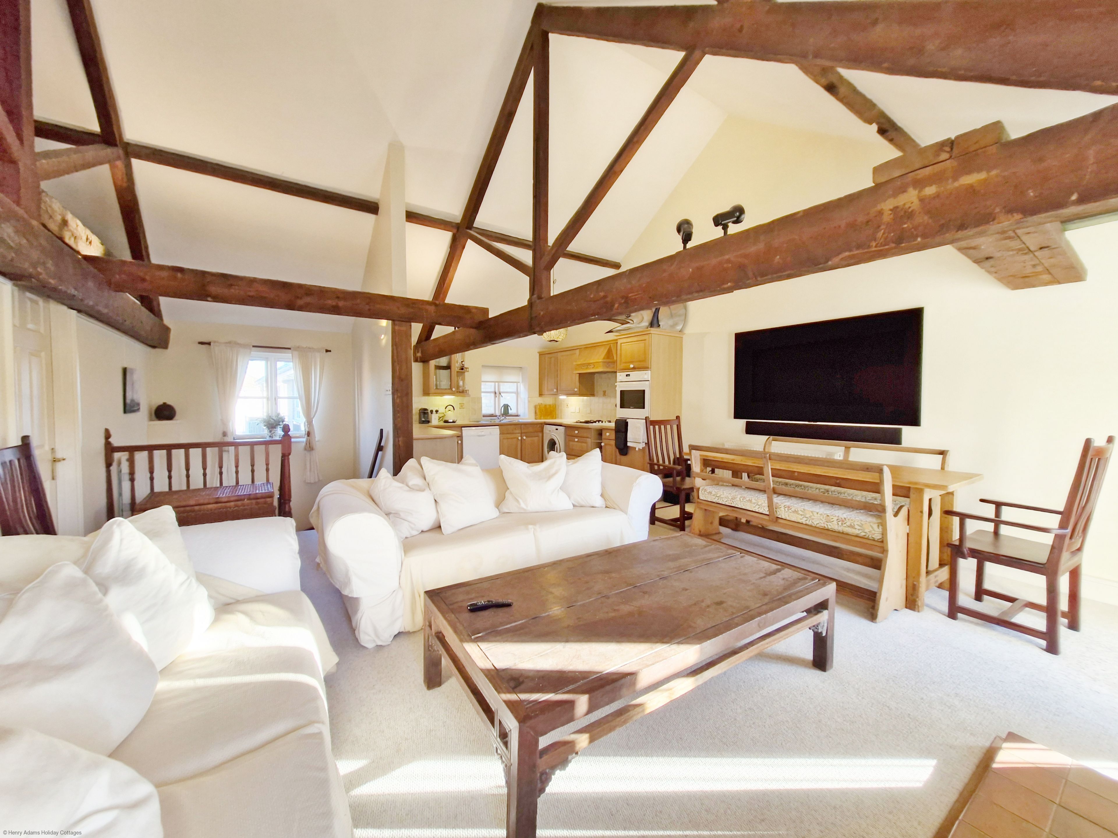 Smart TV, fireplace