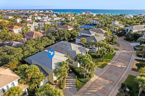 Exterior - Hakuna Matata 3BD all en suite, 6 pass golf cart include, pool, hot tub (Destin)