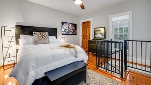 1 bedroom, iron/ironing board, WiFi (free), bed sheets - 25% Off Sept, Travis Suite, 1 Block To Downtown! (Marble Falls)