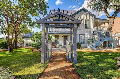 20% Off June! Austin Suite, 1 Block To Downtown