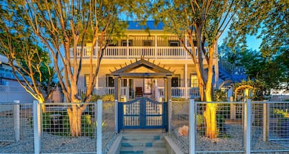 15% Off Oct! Austin Suite, Downtown Marble Falls