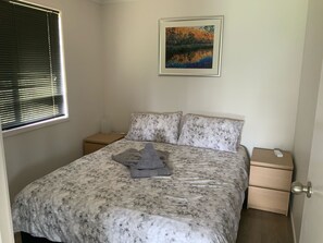 Individually furnished, iron/ironing board, free WiFi, bed sheets