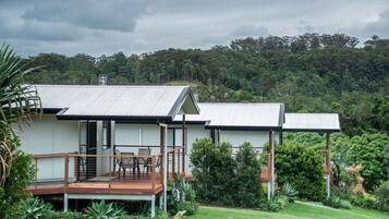 2 bedrooms, individually furnished, iron/ironing board, free WiFi