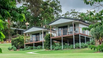 Deluxe Cabin (1) | Individually furnished, iron/ironing board, free WiFi, bed sheets