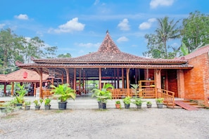 Exterior - Capital O 93873 Sokkyo Homestay (Ngaglik)