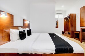 Deluxe-Doppelzimmer | Laptopgeeigneter Arbeitsplatz, Bettwäsche