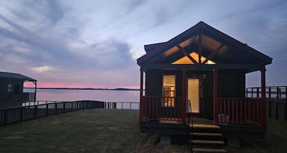 Lake Front Cottage Paradise!