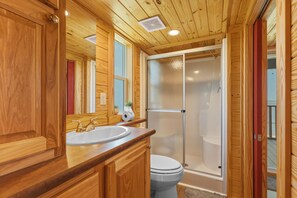 Towels - Lake Front Cottage Paradise! (Pittsburg)