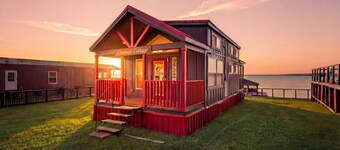 Lake Front Cottage Paradise!