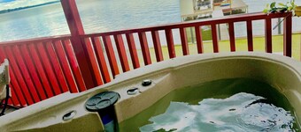 Lake Front Cottage Paradise!